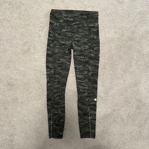 Lululemon Fast & Free 7/8 Tight II *Nulux 25". Green Camo. Size 6.